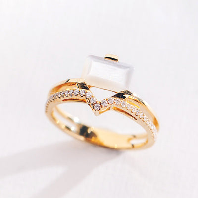 ROYAL | Natural Mother-of-Pearl & Diamond 18kt Yellow Gold Ring