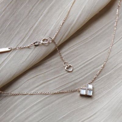 CROSS MY HEART | Natural Mother Of Pearl & Diamond 18kt Gold Necklace