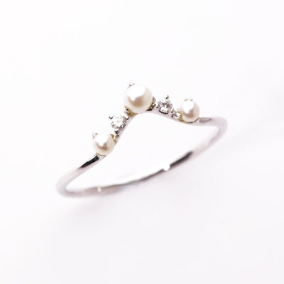DEW | Natural  Diamond & Tiny Pearl 18kt Gold Stacking Ring
